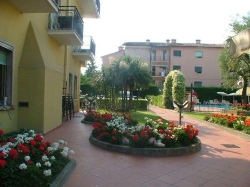 Hotel Bella Peschiera Песк'єра-дель-Гарда Екстер'єр фото