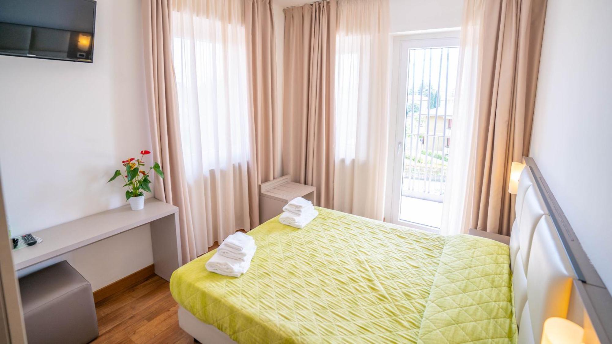 Hotel Bella Peschiera Песк'єра-дель-Гарда Екстер'єр фото
