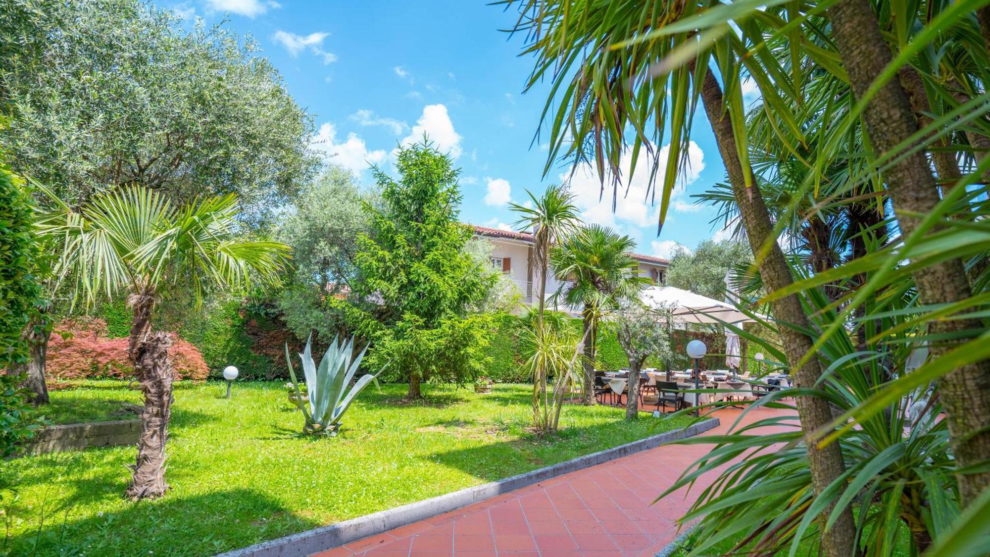 Hotel Bella Peschiera Песк'єра-дель-Гарда Екстер'єр фото