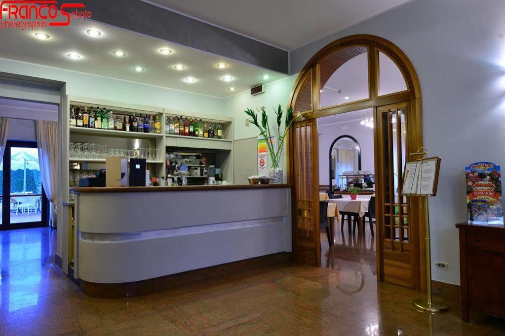 Hotel Bella Peschiera Песк'єра-дель-Гарда Екстер'єр фото