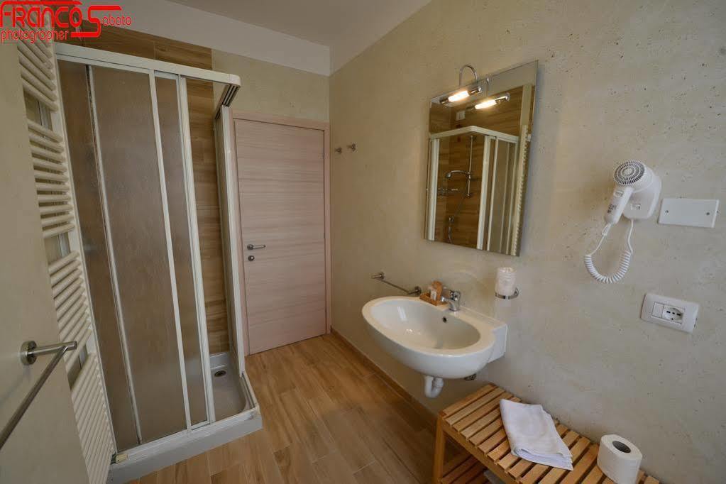 Hotel Bella Peschiera Песк'єра-дель-Гарда Екстер'єр фото