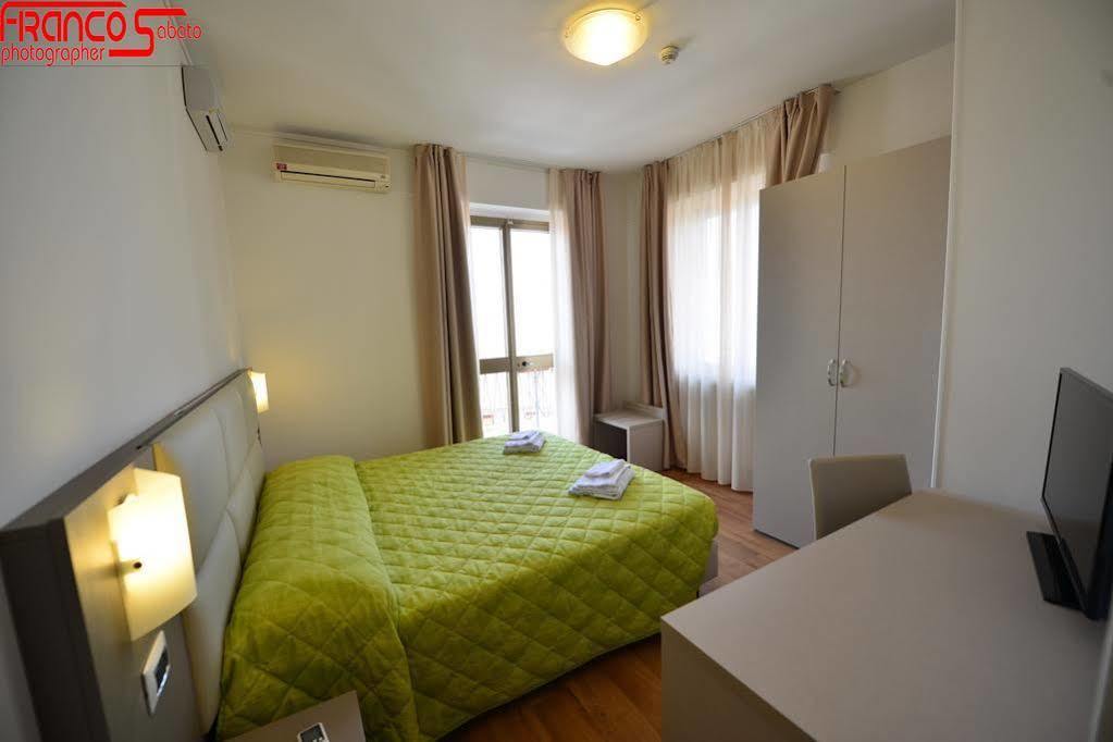 Hotel Bella Peschiera Песк'єра-дель-Гарда Екстер'єр фото