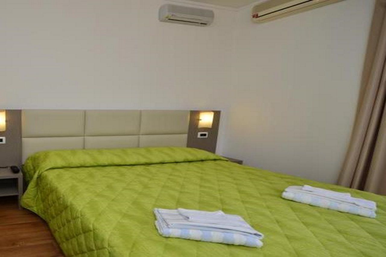 Hotel Bella Peschiera Песк'єра-дель-Гарда Екстер'єр фото